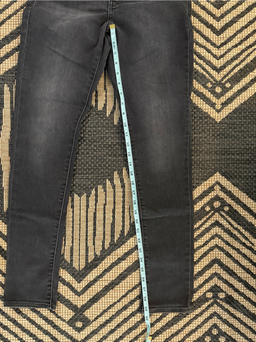 Levi's Women's Skinny Jeans in Washed Black - Picture 3 of 5